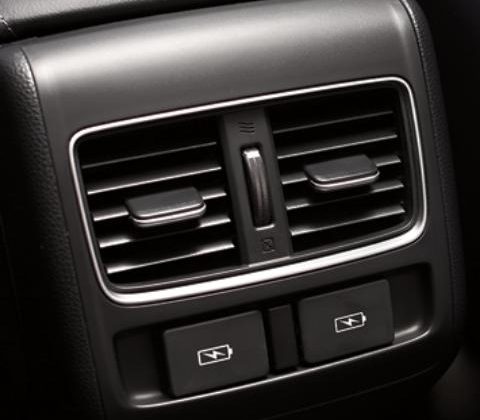 Rear A/C Ventilation / Rear Usb Charging Ports